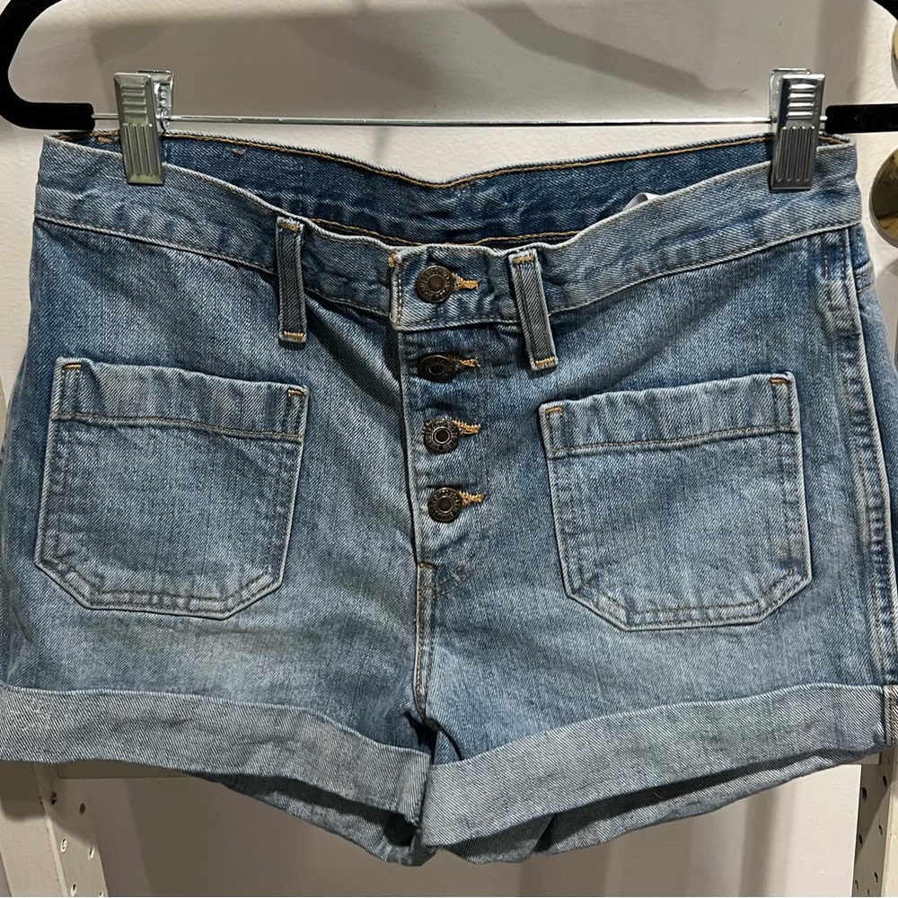 Levis denim shorts Size 28 waist. Fits w26 as well